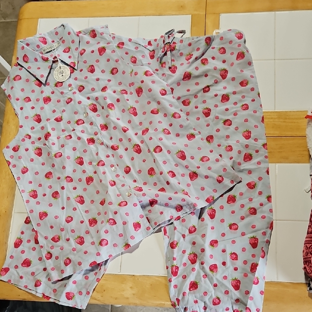 Charming Strawberry Print Pajama Set